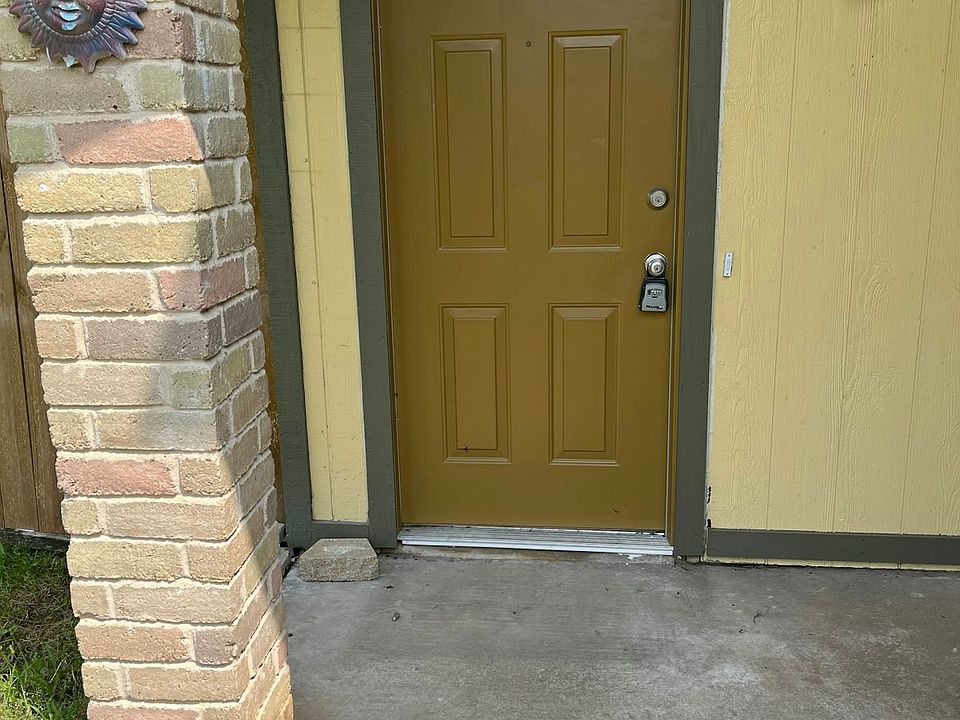 1st image of 817 Betsy Ross Dr APT A
