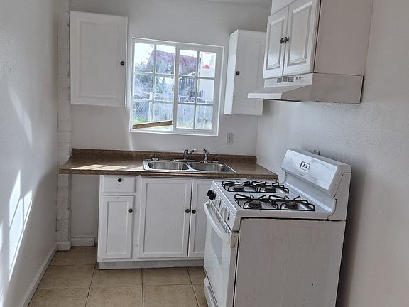 2nd image of 1135 Orange St #B