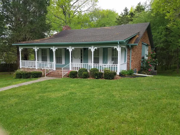 137 Hilltop Dr, Carthage, TN 37030