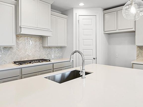 4th image of 712 Bay Breeze Drive