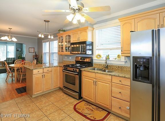3rd image of 4404 W Wilson Ave