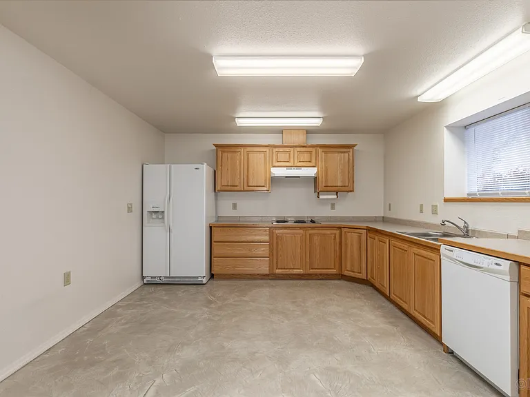 308 W 3rd St #7 — Photo 5