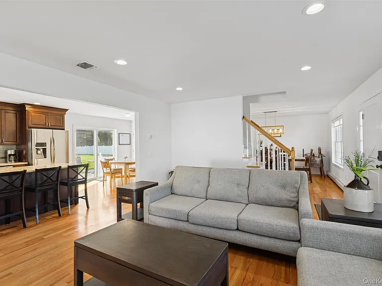 16 Mastro Ct — Photo 8