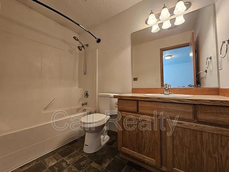 826 N Fox Ridge Rd — Photo 9
