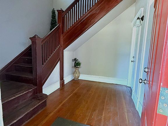 4th image of 440 E Vine St