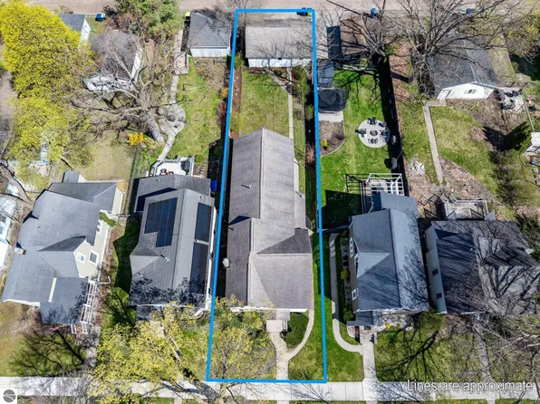 214 W 10th St, Traverse City, MI 49684