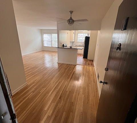 3rd image of 1119 N Hayworth Ave #11