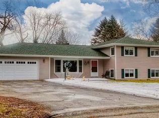 1201 Oakwood Ln, Elkhorn, WI 53121