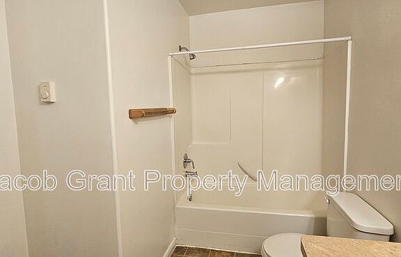 5th image of 949 Eve Dr APT 4