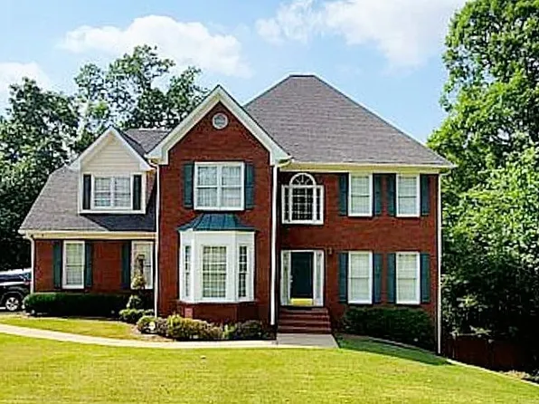 1016 Maple Creek Dr, Loganville, GA 30052