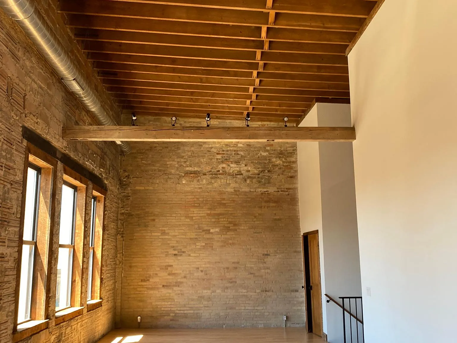 403 Main St — Photo 3