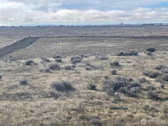 4th image of 8686 Neppel Road NE