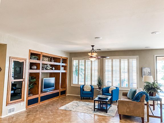 5th image of 2611 N 162nd Ln