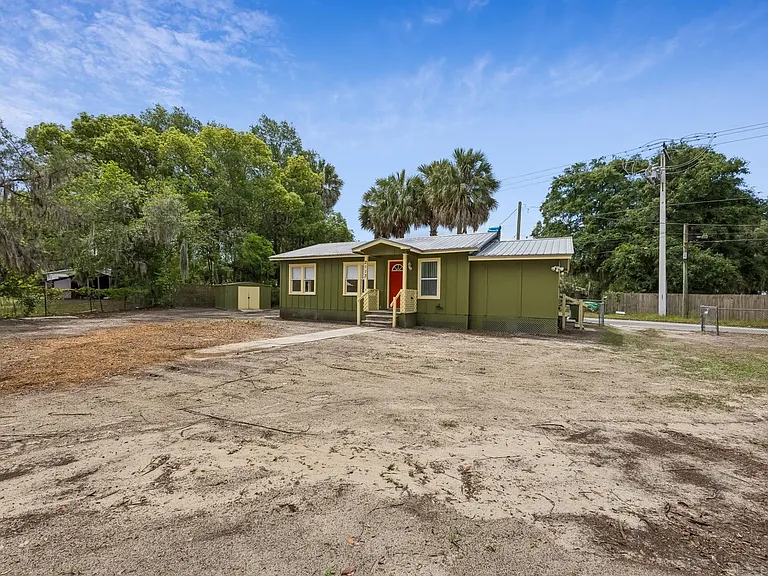 2113 Silver Lake Dr — Photo 2