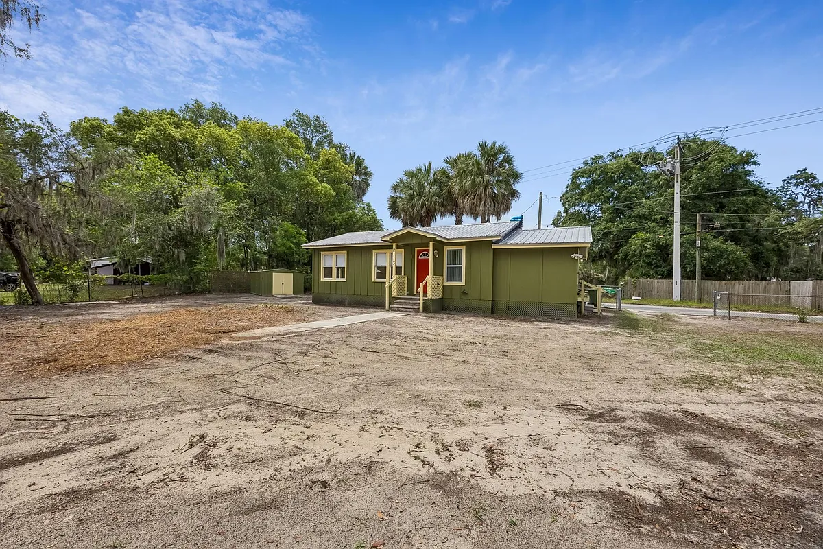 Building Photo - 2113 Silver Lake Dr