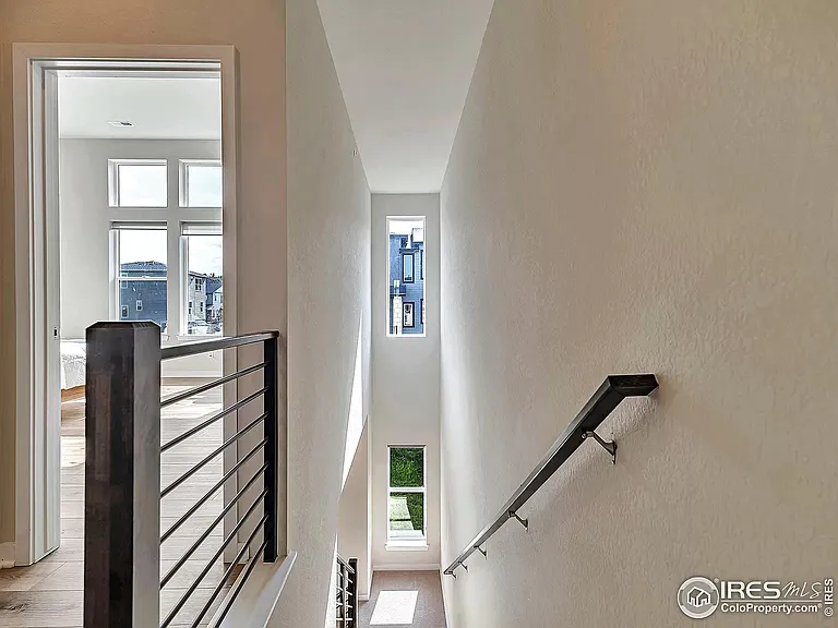 526 Meridian Ln — Photo 12