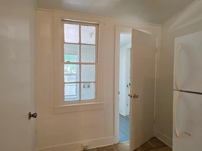 4613 Avenue G — Photo 9