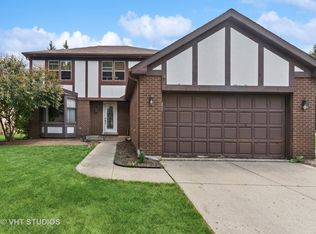 1909 Cyndi Ct, Rolling Meadows, IL 60008