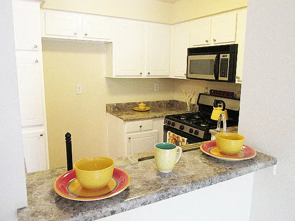 The Oaks Apartments — Photo 3