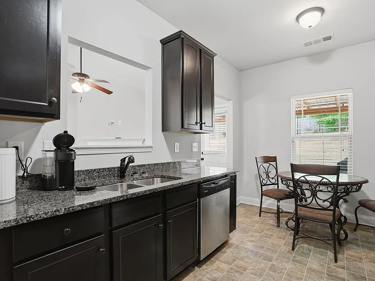 612 Stevens Pl — Photo 8