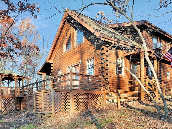 3rd image of 106 Eastern Cedar Ct