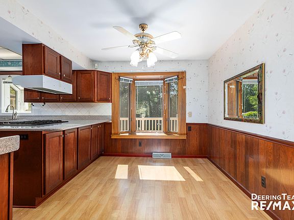 5th image of 2565 De Laat Ave SW