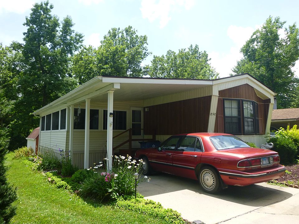 Front view w/carport