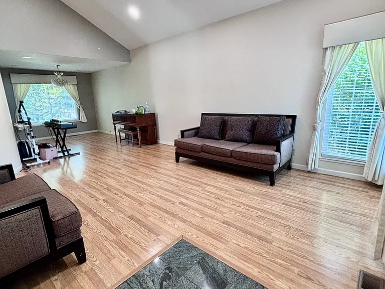 1084 Sunrise Dr — Photo 10