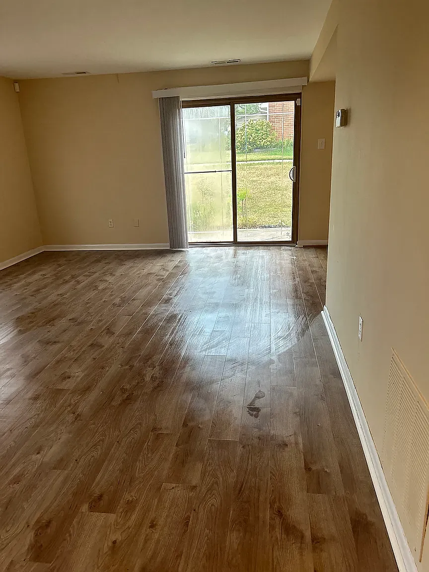 3 bed, 1152 sqft, $2,395 — Photo 3
