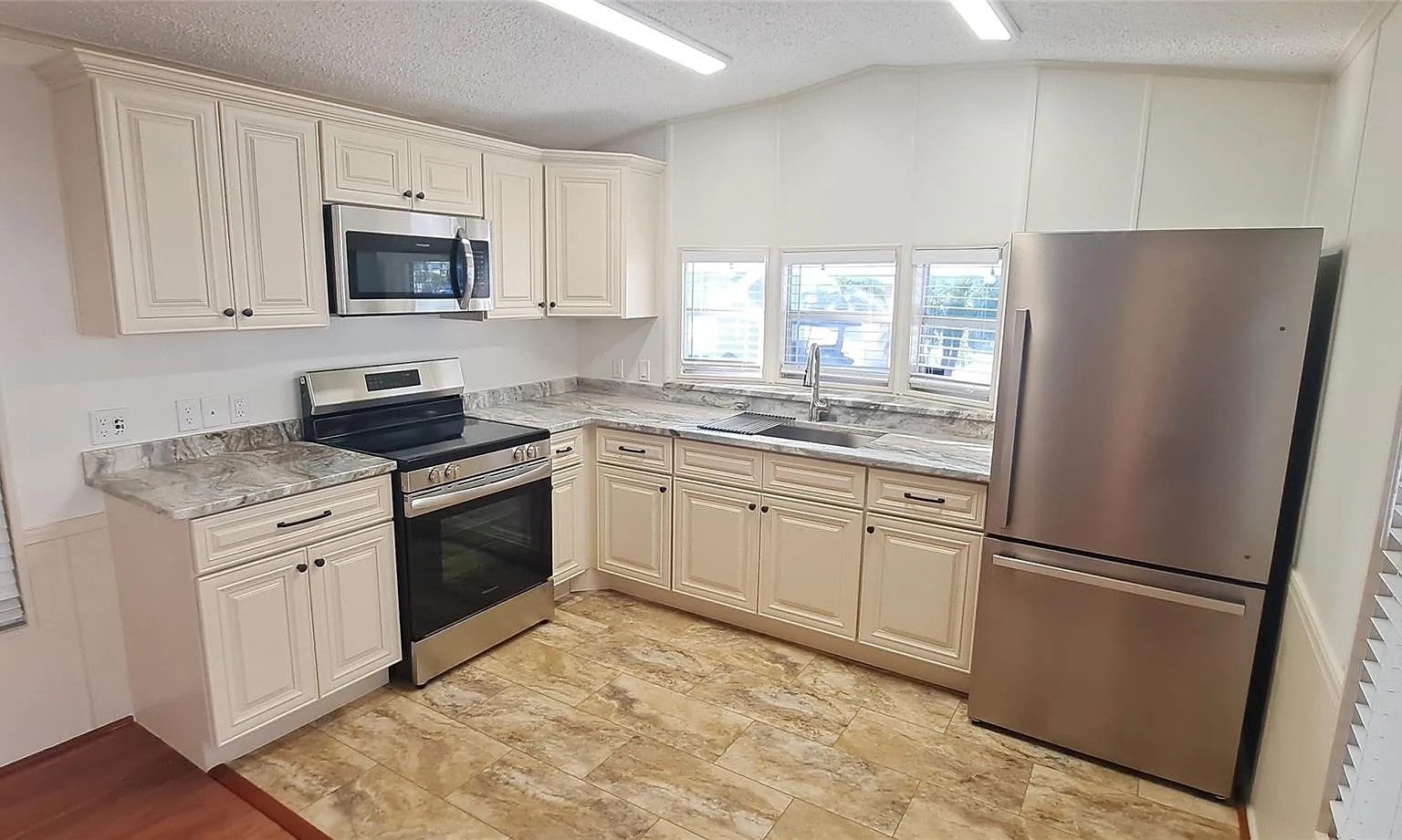 2 bed, 1.0 bath, 835 sqft, $1,400 — Photo 4