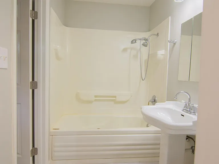 7908 Horse Chestnut Ln #7908 — Photo 14