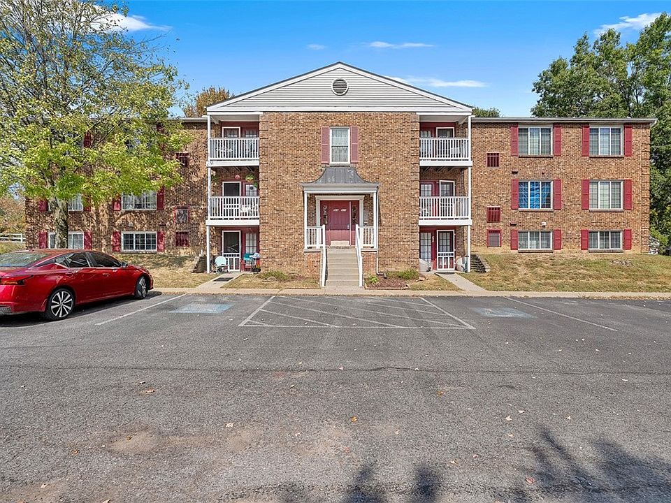 1st image of 976 Wood Hollow Dr