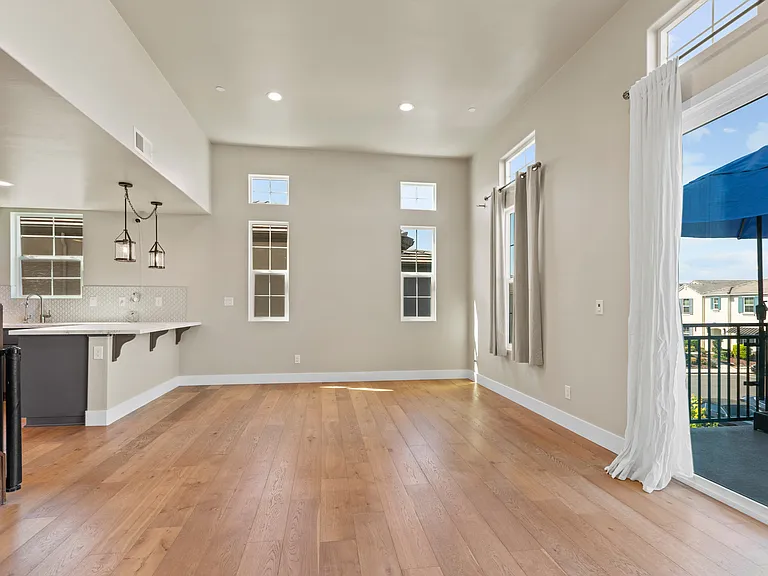 3218 Crane Ln — Photo 11