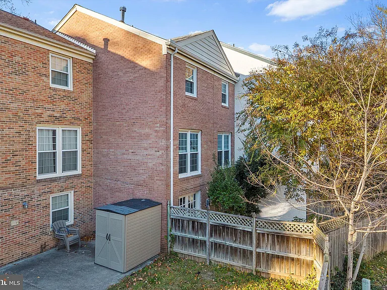 3221 Adams Ct — Photo 32