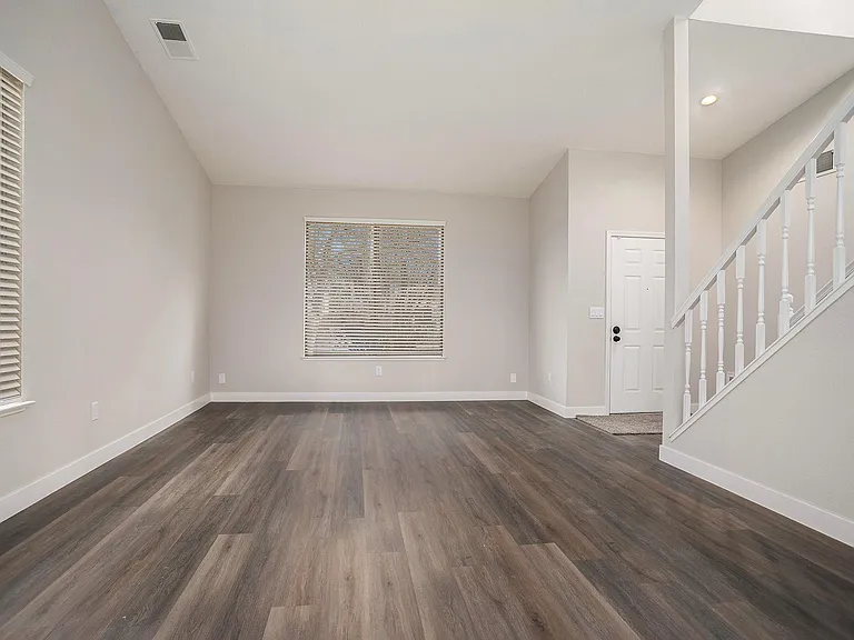 420 Beaulieu Ln — Photo 3