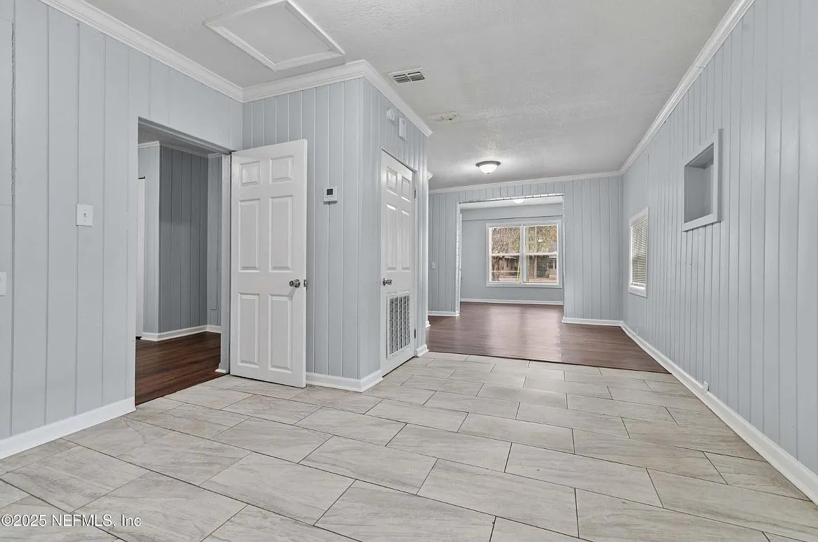 3 bed, 1.0 bath, 1028 sqft, $1,395 — Photo 3
