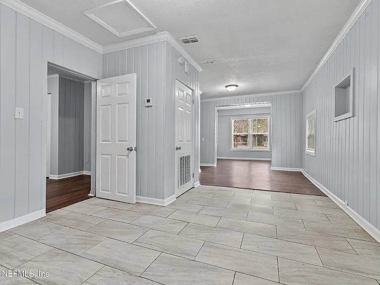 352 Golfair Blvd — Photo 3