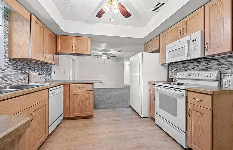 233 SE Sandia Way — Photo 5