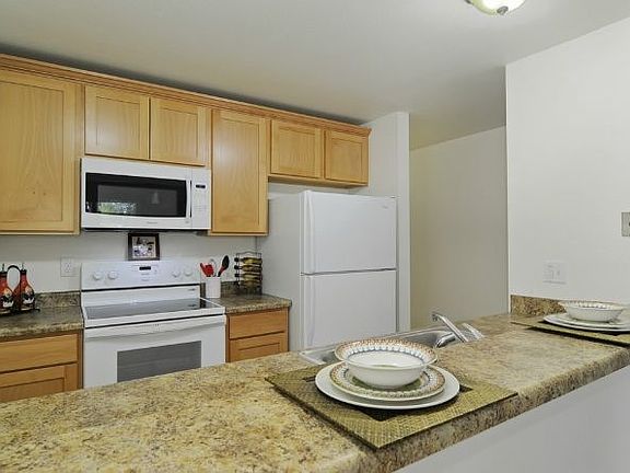 3rd image of 17431 Ambaum Blvd S Unit A4