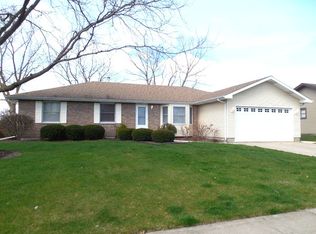 1317 Larson St, Sycamore, IL 60178