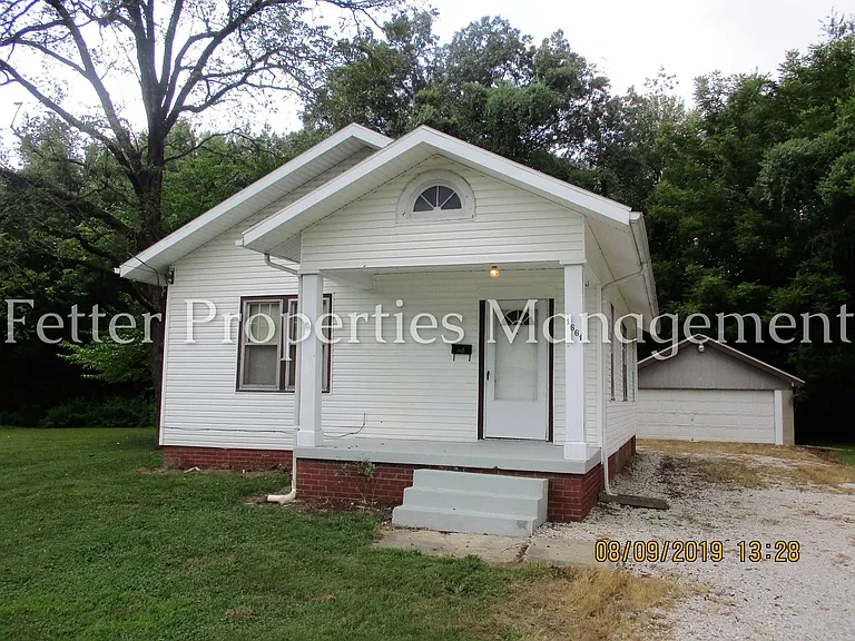 1661 Burdette Ave — Photo 1