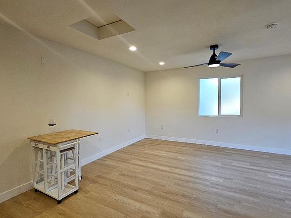 2nd image of 3048 Miguel St