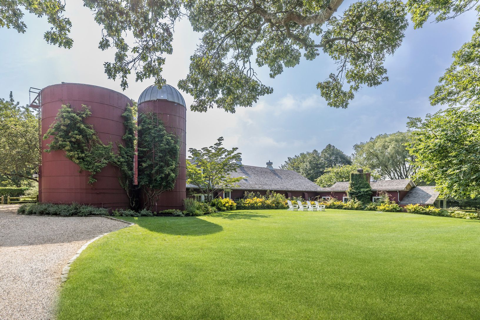  Rolling lawns, private indoor spaces offering nostalgic Silo's and elegant design details.