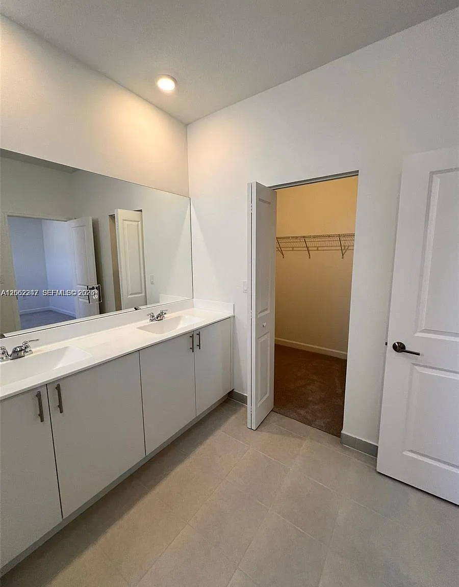 3 bed, 1442 sqft, $2,950 — Photo 3