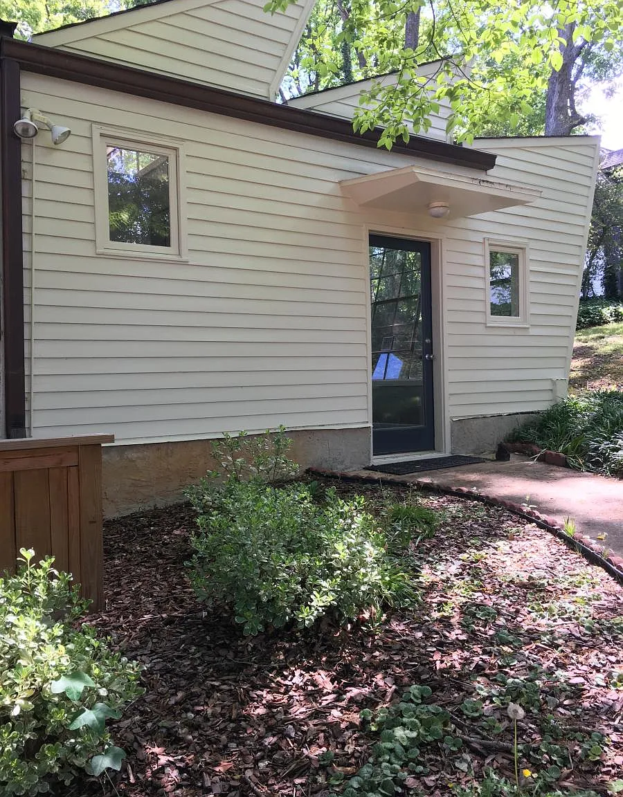 599 E Morningside Dr NE — Photo 2