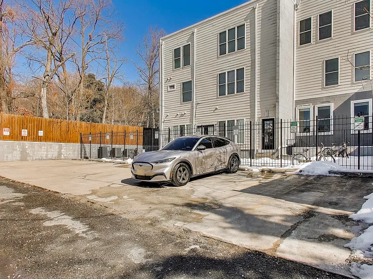 1220 19th St NE #2A — Photo 32