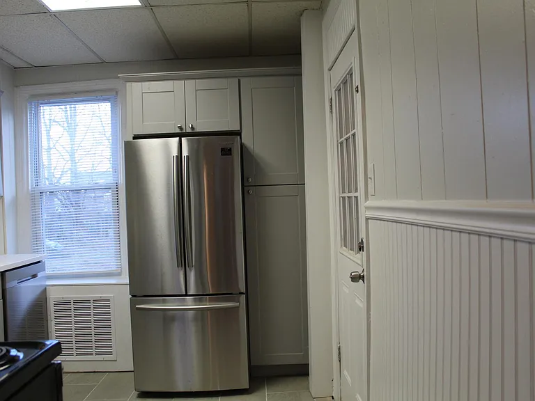 38 E High St — Photo 11
