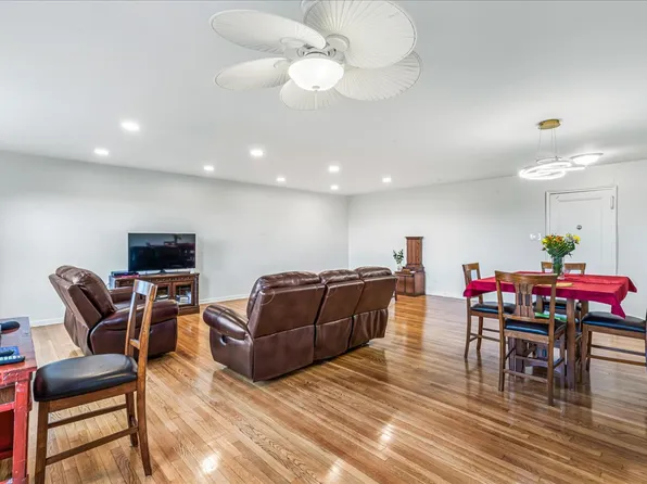 162-01 Powells Cove Boulevard image 7 of 27