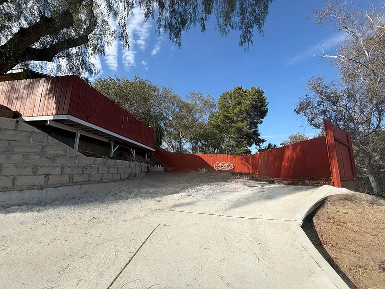 6802 Radio Dr — Photo 2