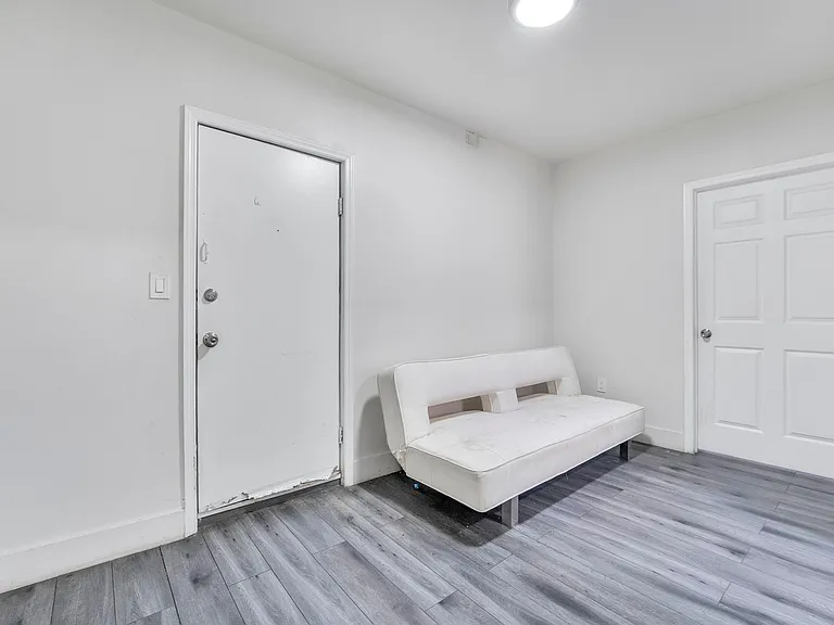 1554 SW 5th St #3 — Photo 5